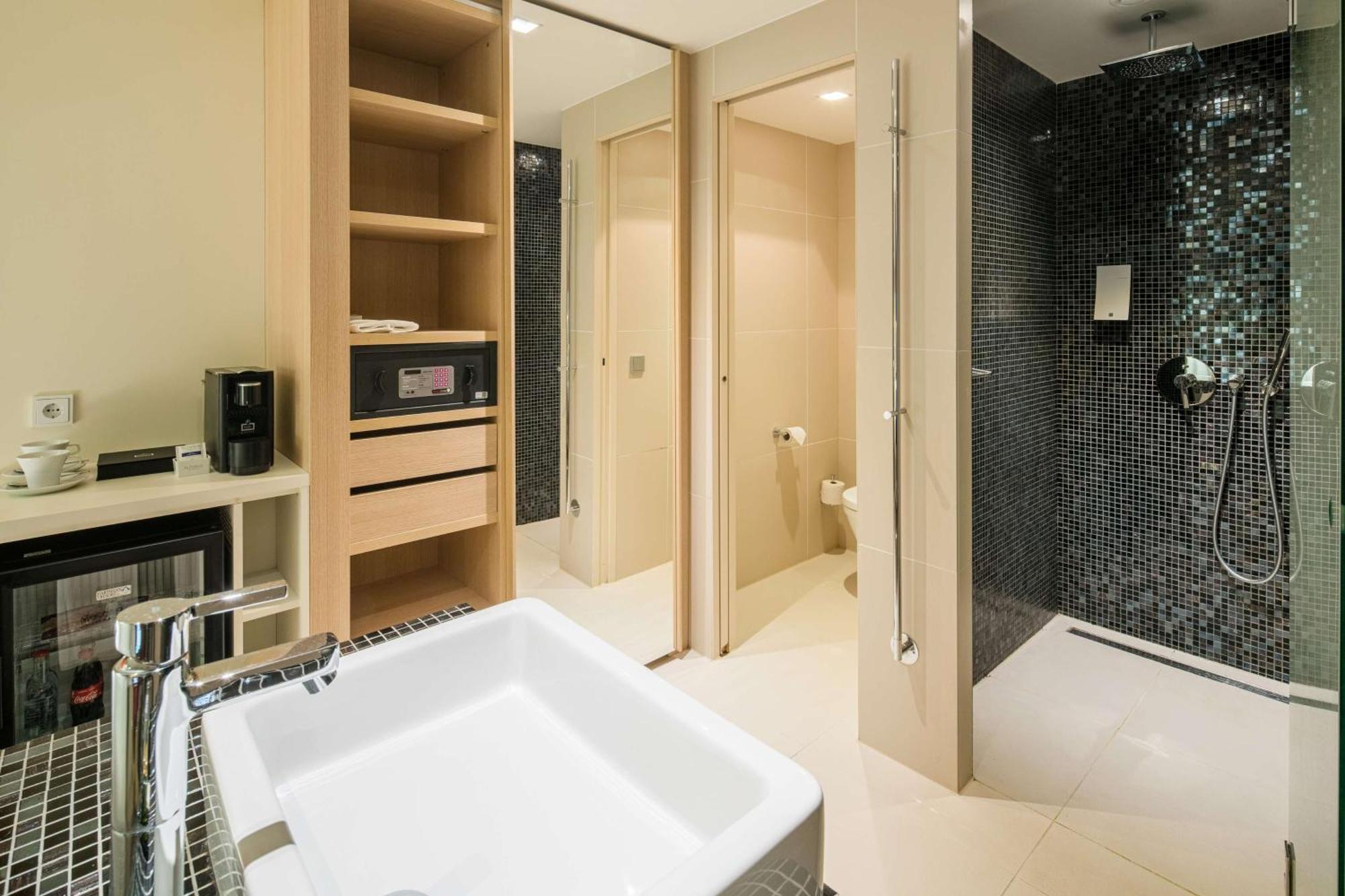 Deluxe Room,1543175110:JPEG